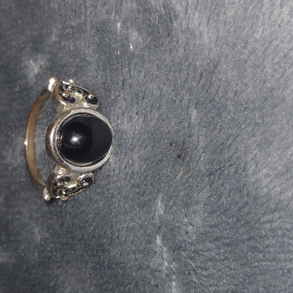 Elegant Silver and Black Women's Ring